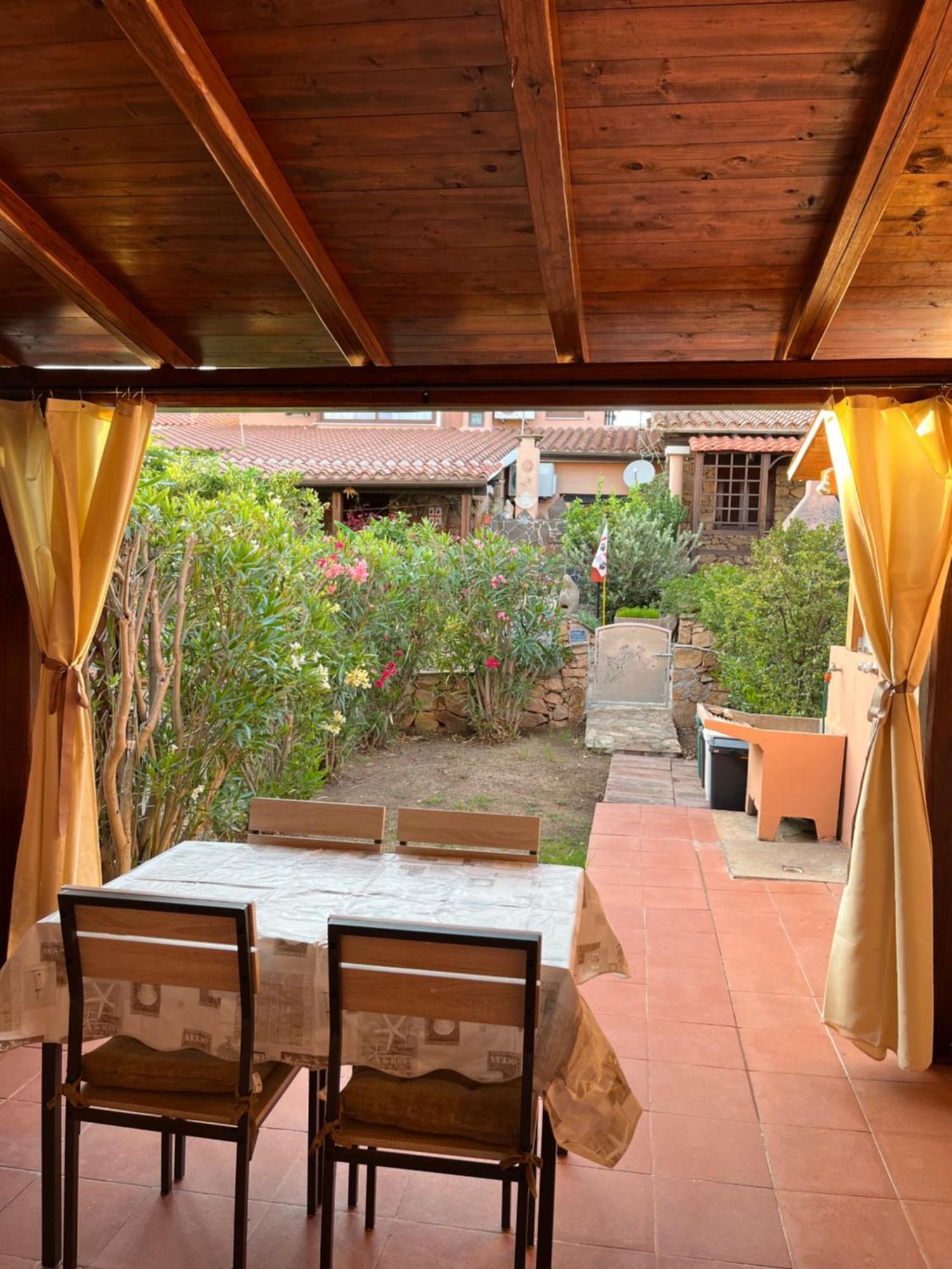 Casa Sviluppata Su Due Piani Con Doppia Veranda E Parcheggio Privato San Teodoro  Extérieur photo
