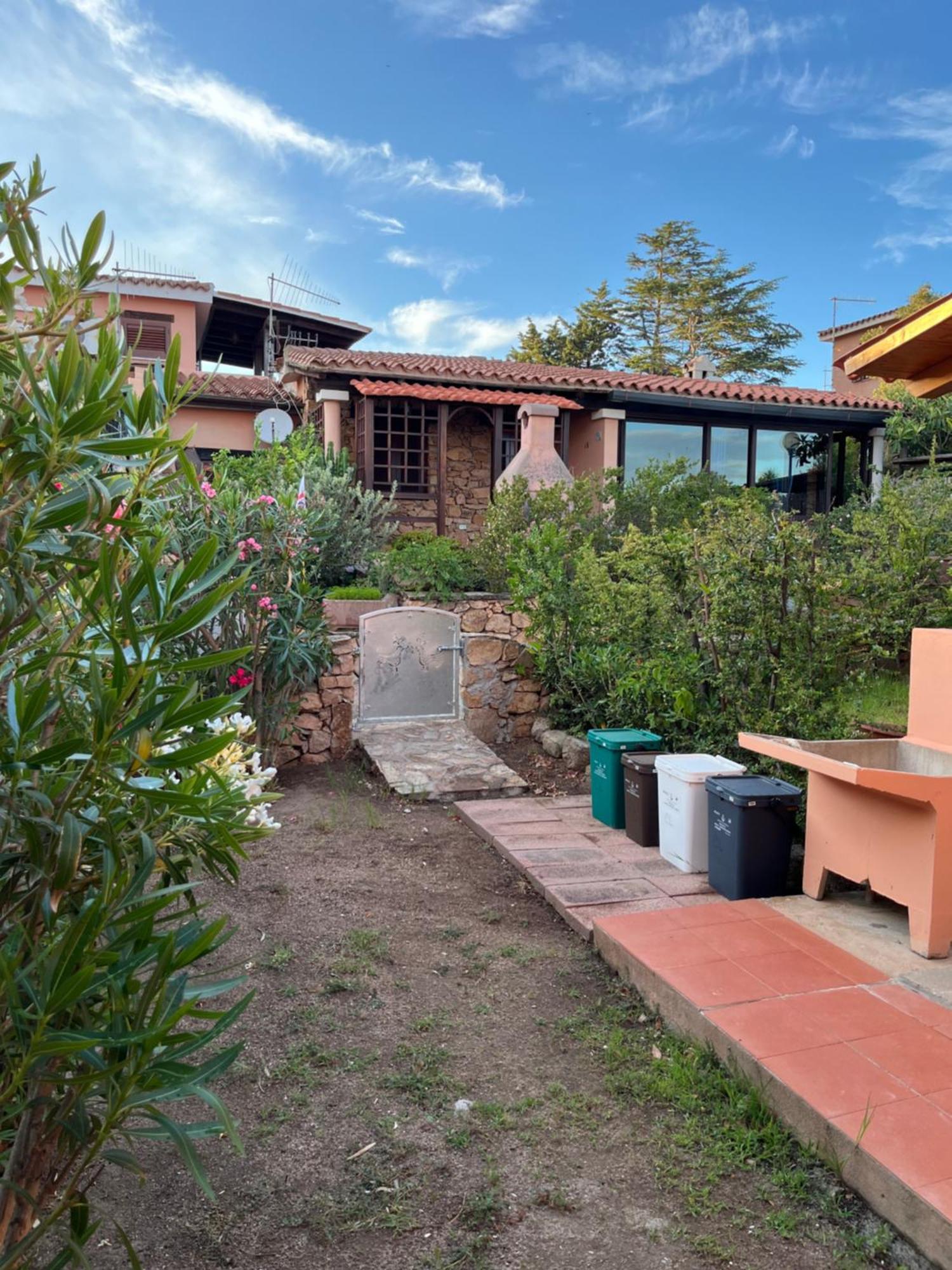 Casa Sviluppata Su Due Piani Con Doppia Veranda E Parcheggio Privato San Teodoro  Extérieur photo
