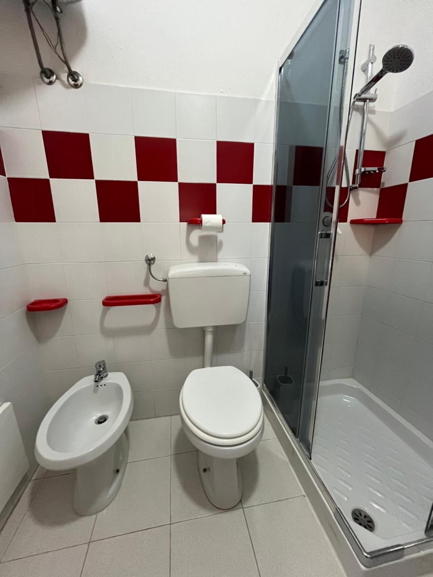 Casa Sviluppata Su Due Piani Con Doppia Veranda E Parcheggio Privato San Teodoro  Extérieur photo