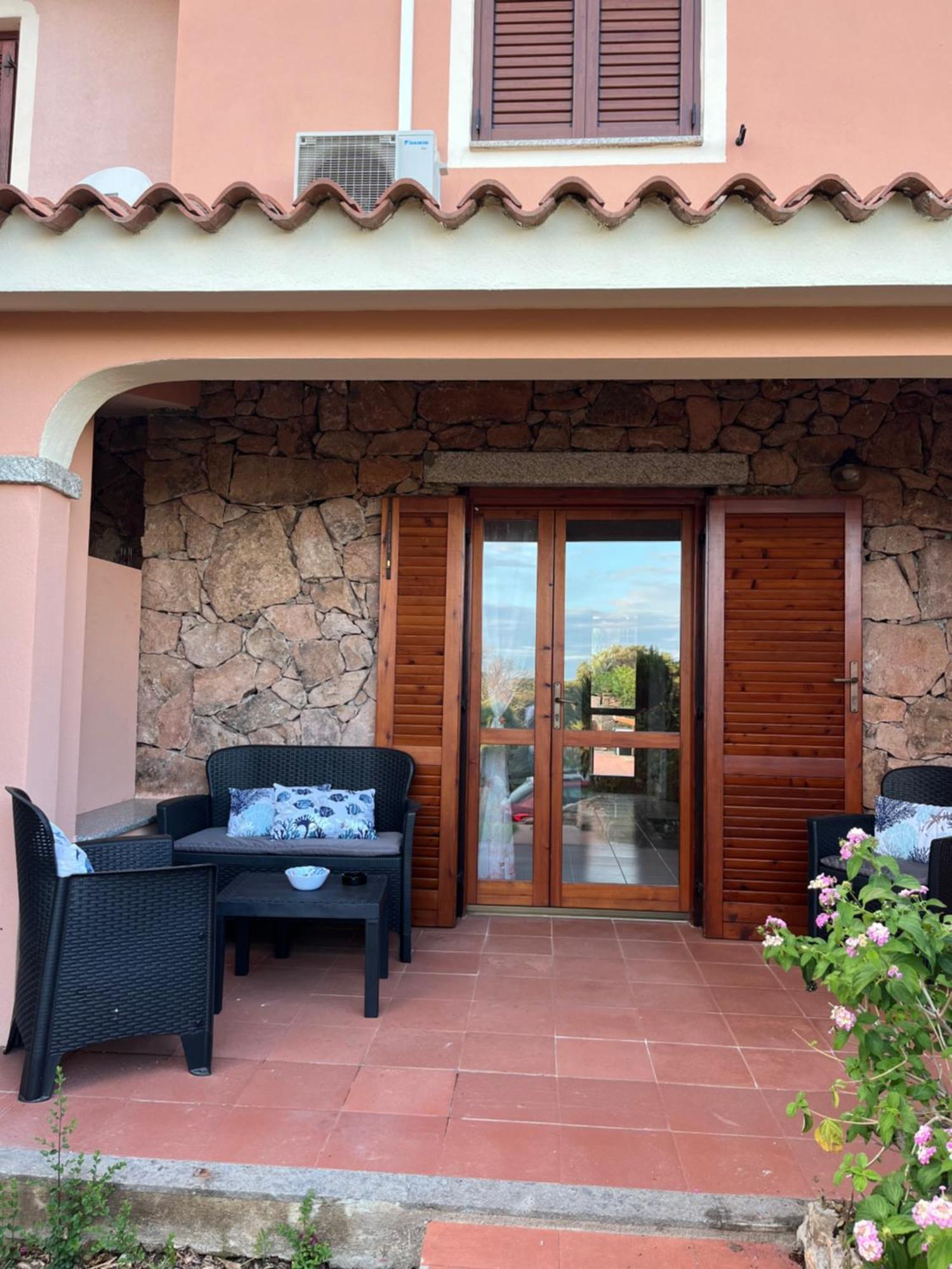 Casa Sviluppata Su Due Piani Con Doppia Veranda E Parcheggio Privato San Teodoro  Extérieur photo