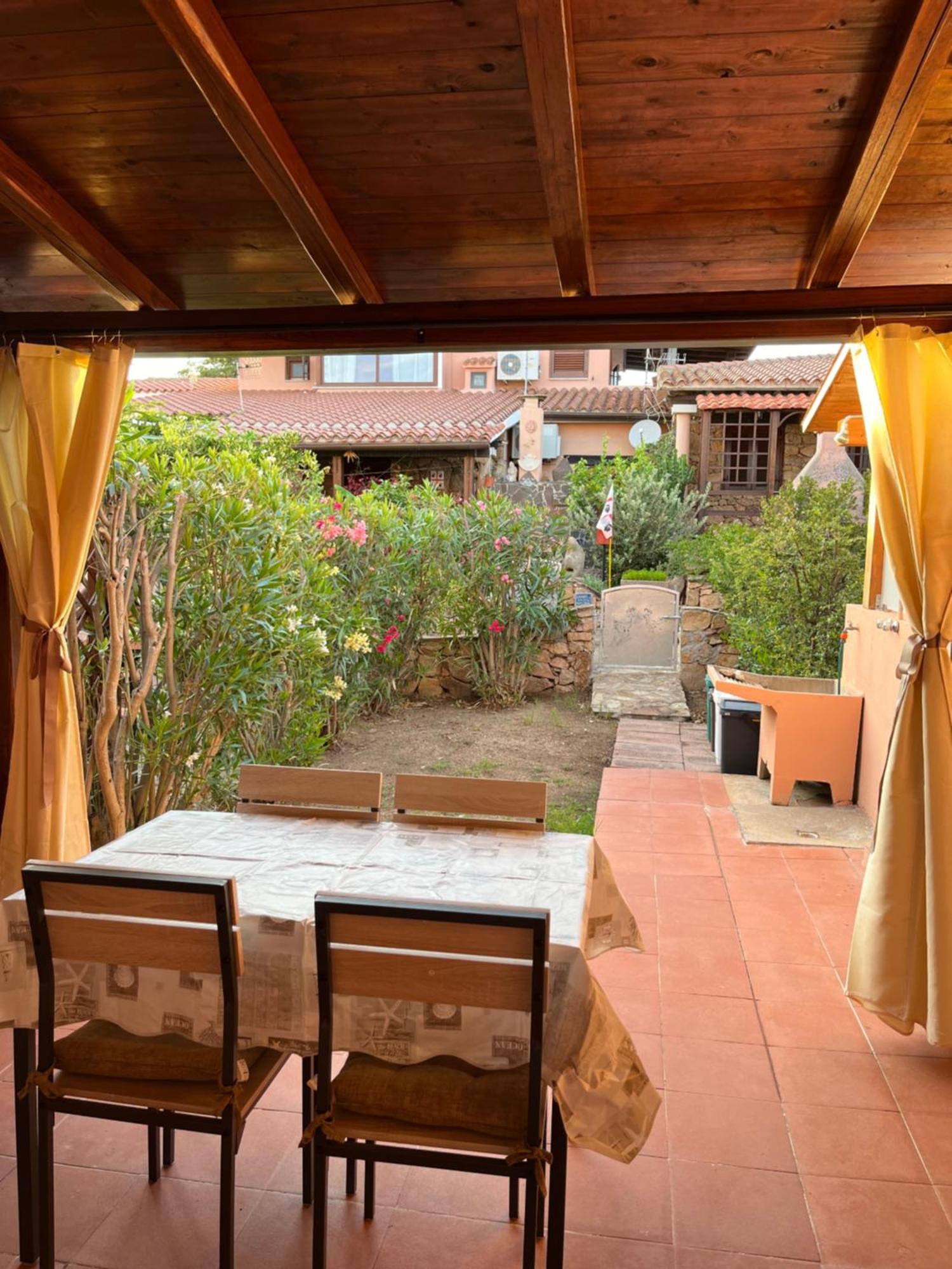 Casa Sviluppata Su Due Piani Con Doppia Veranda E Parcheggio Privato San Teodoro  Extérieur photo
