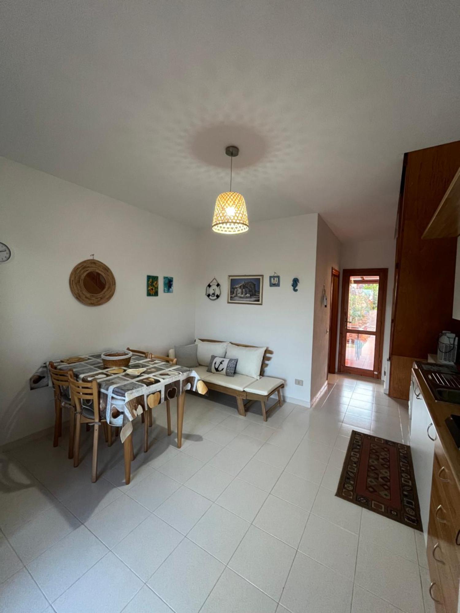 Casa Sviluppata Su Due Piani Con Doppia Veranda E Parcheggio Privato San Teodoro  Extérieur photo