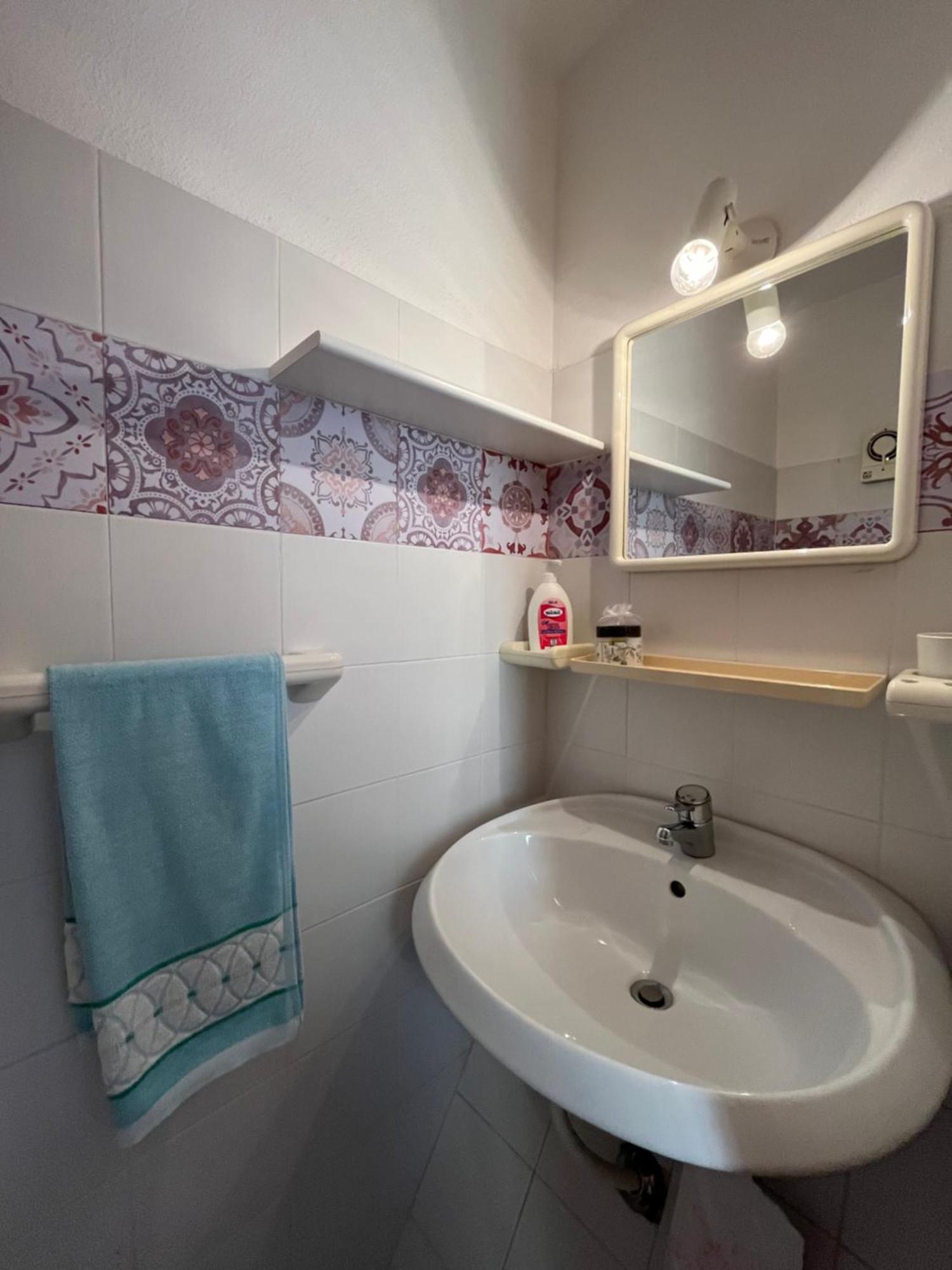 Casa Sviluppata Su Due Piani Con Doppia Veranda E Parcheggio Privato San Teodoro  Extérieur photo