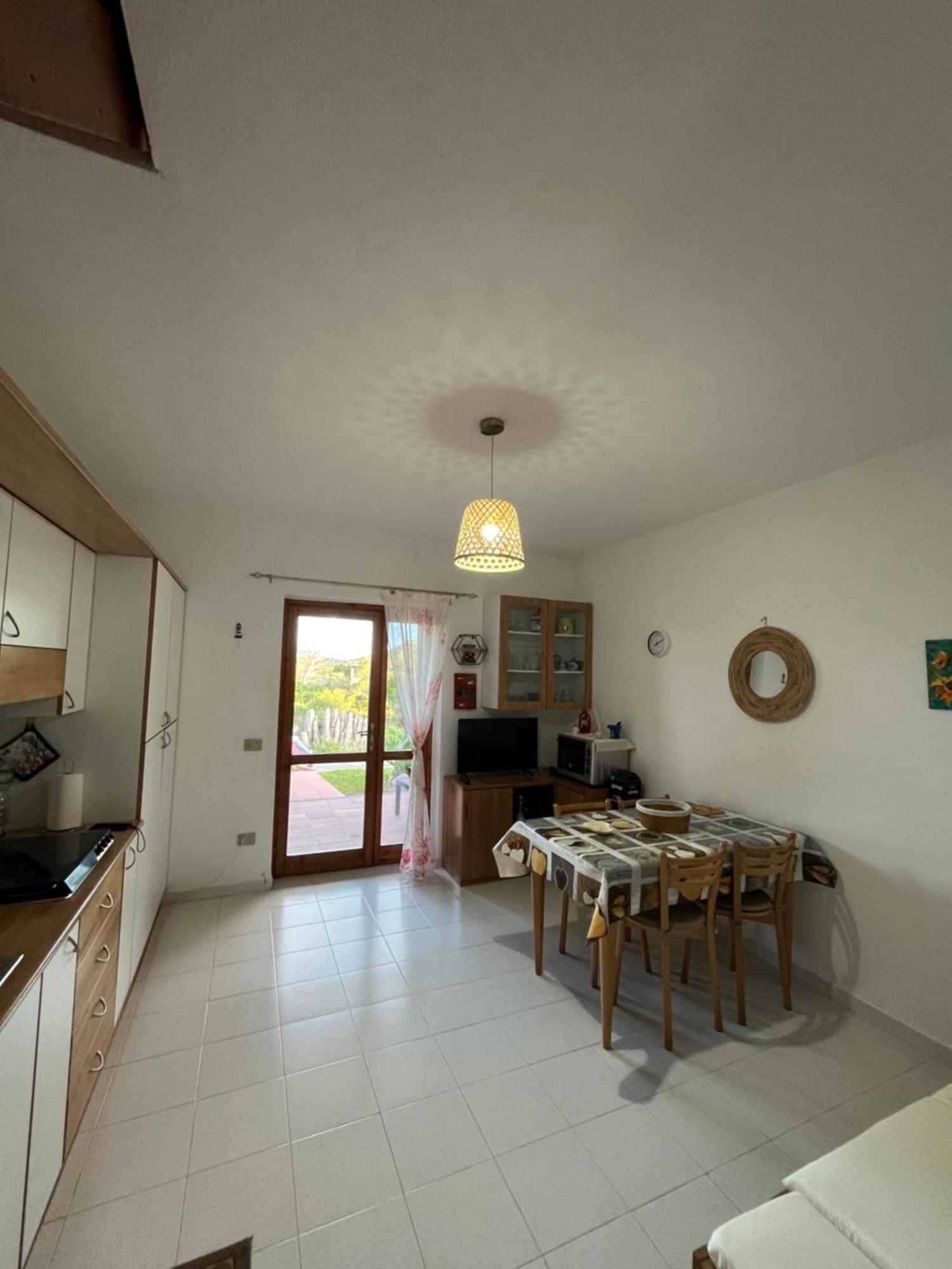Casa Sviluppata Su Due Piani Con Doppia Veranda E Parcheggio Privato San Teodoro  Extérieur photo