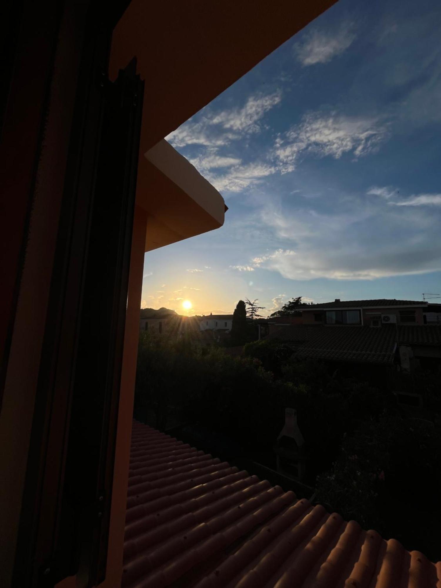 Casa Sviluppata Su Due Piani Con Doppia Veranda E Parcheggio Privato San Teodoro  Extérieur photo