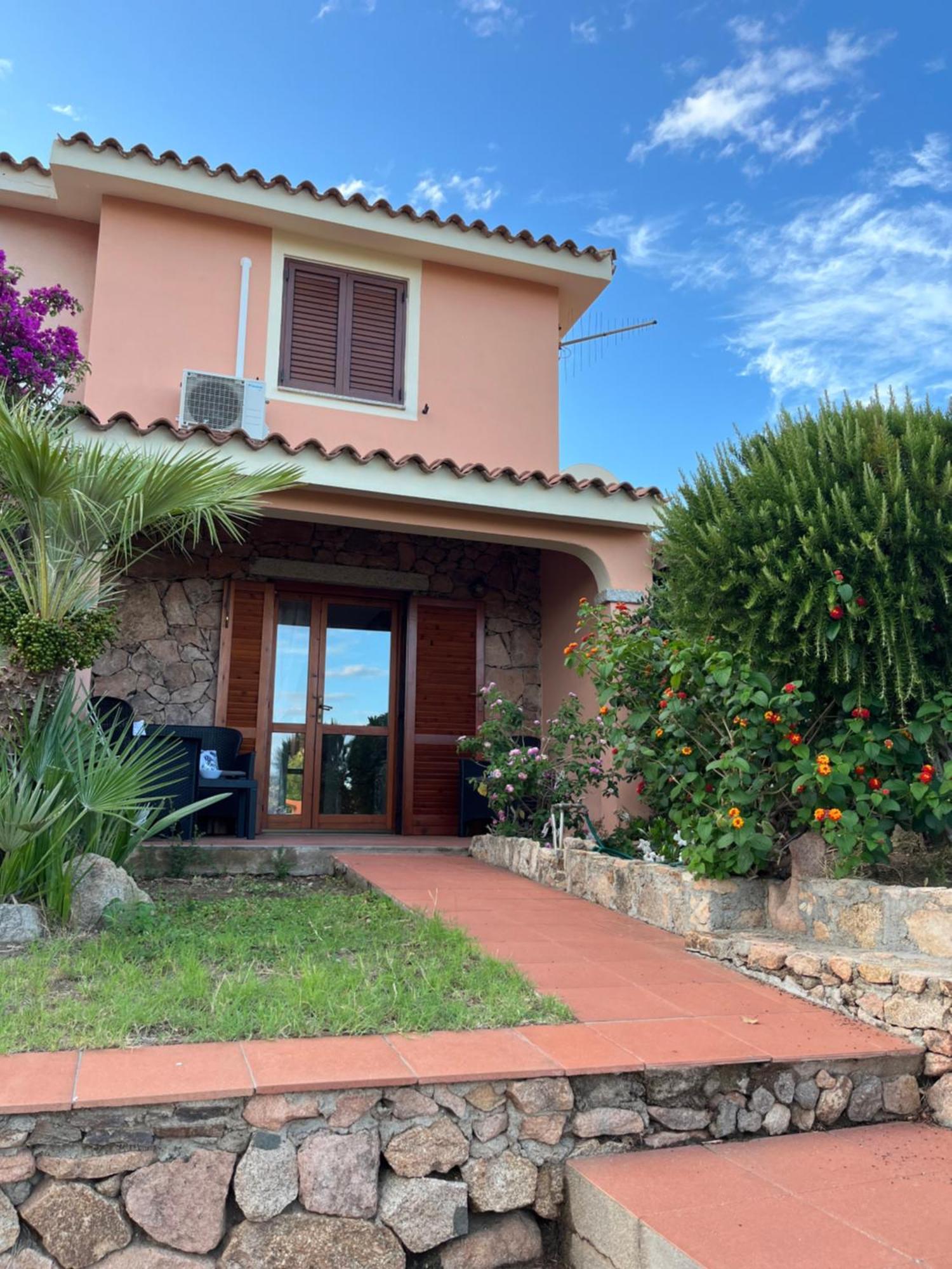 Casa Sviluppata Su Due Piani Con Doppia Veranda E Parcheggio Privato San Teodoro  Extérieur photo